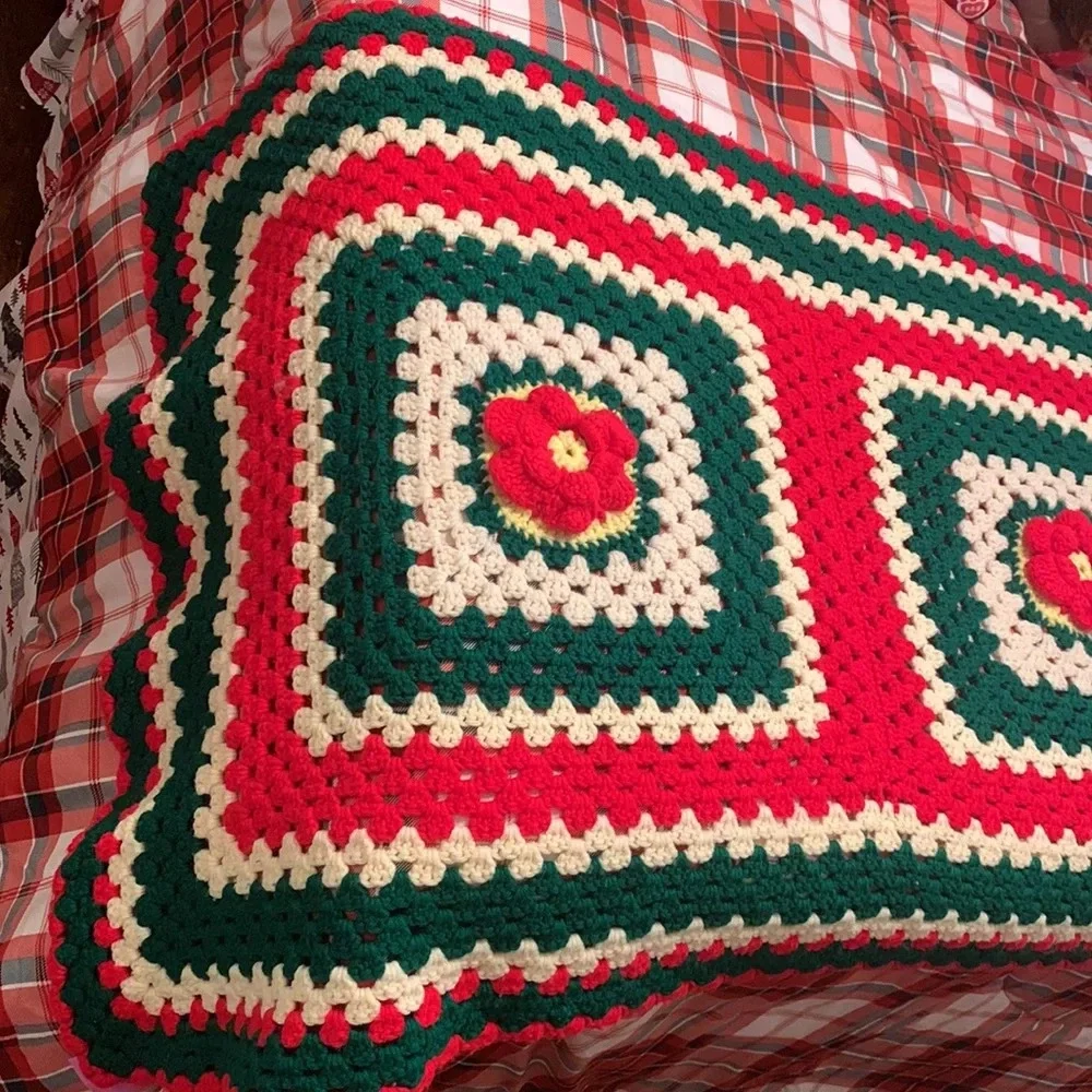 Gorgeous Vintage Granny Square Crocheted Christmas Throw Blanket Sofa Quilt